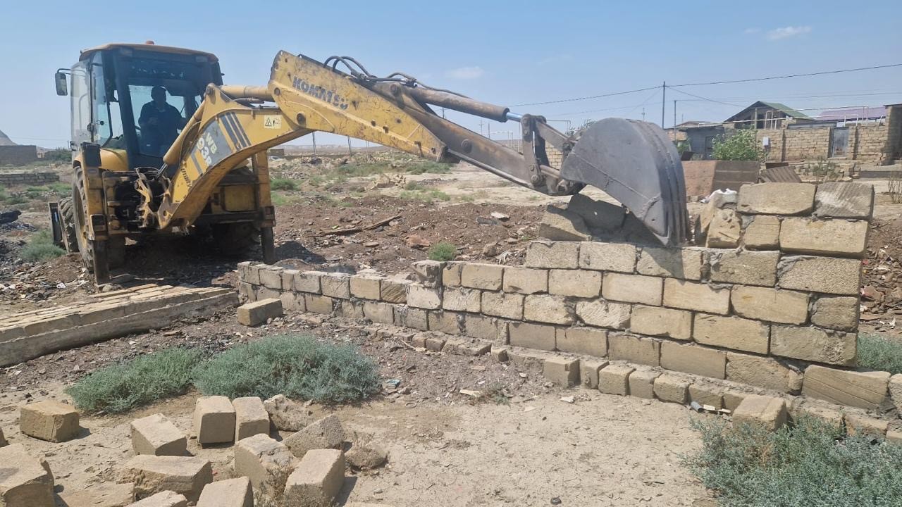 Qaradağda qanunsuz tikinti işlərinin qarşısı alındı - FOTO